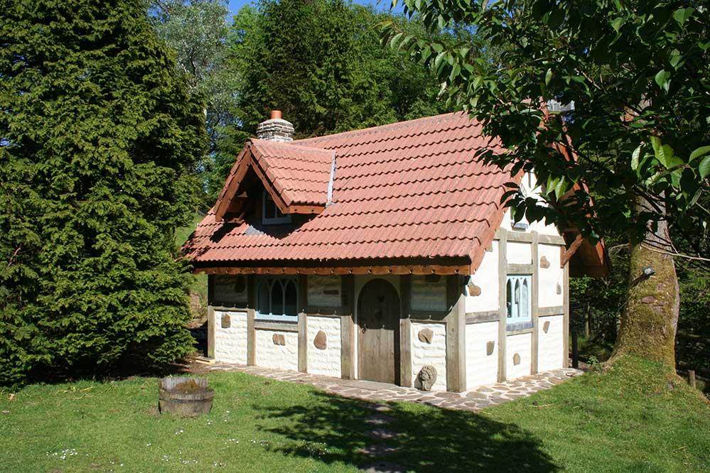Snow White's House - Self Catering Cottage in Gower